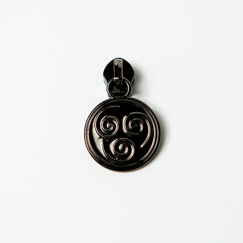 "Air" #5 Zipper Pull